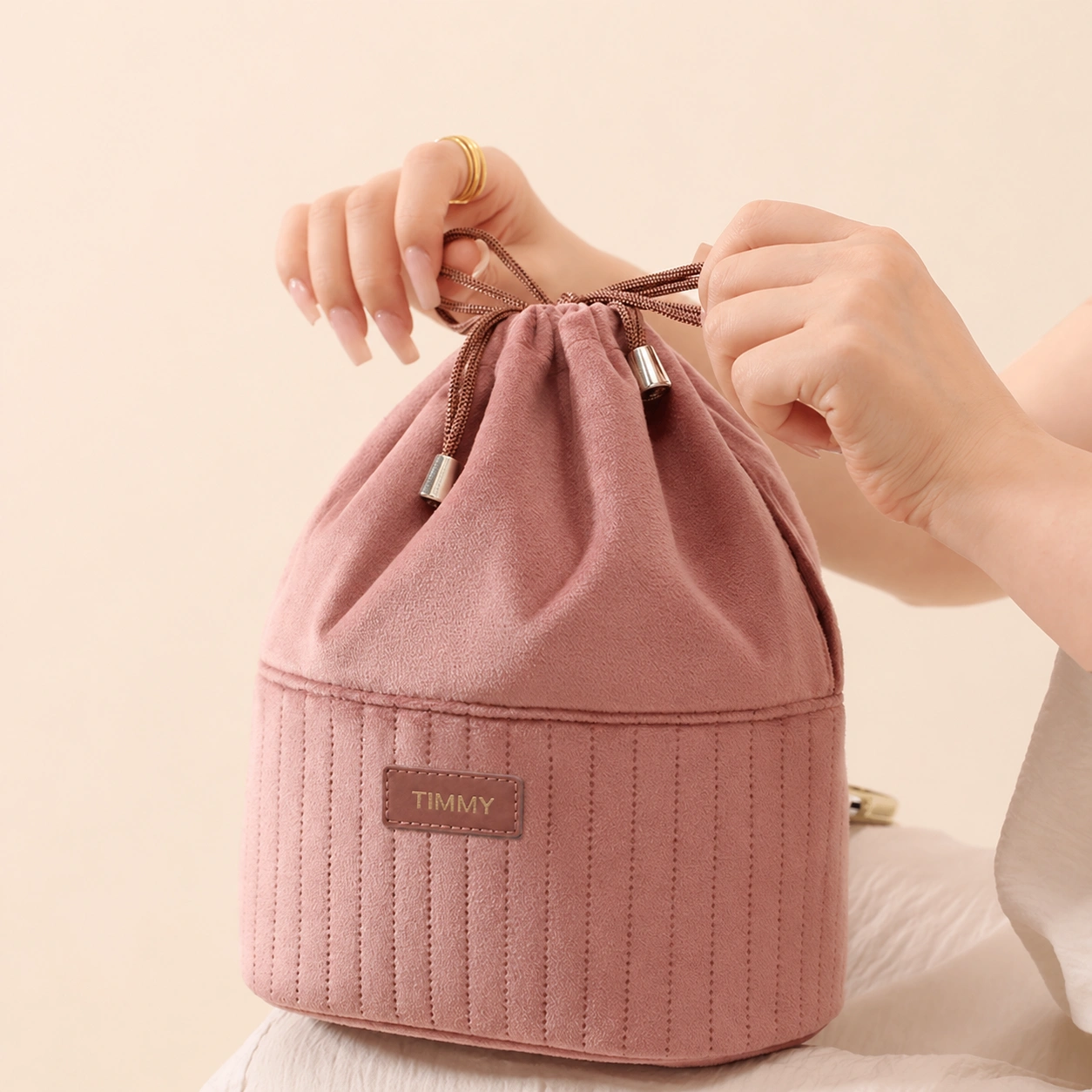 This Dutch Velvet Women Drawstring Storage Bag is made from soft Dutch velvet, designed for organizing cosmetics, skincare products, and daily essentials....
