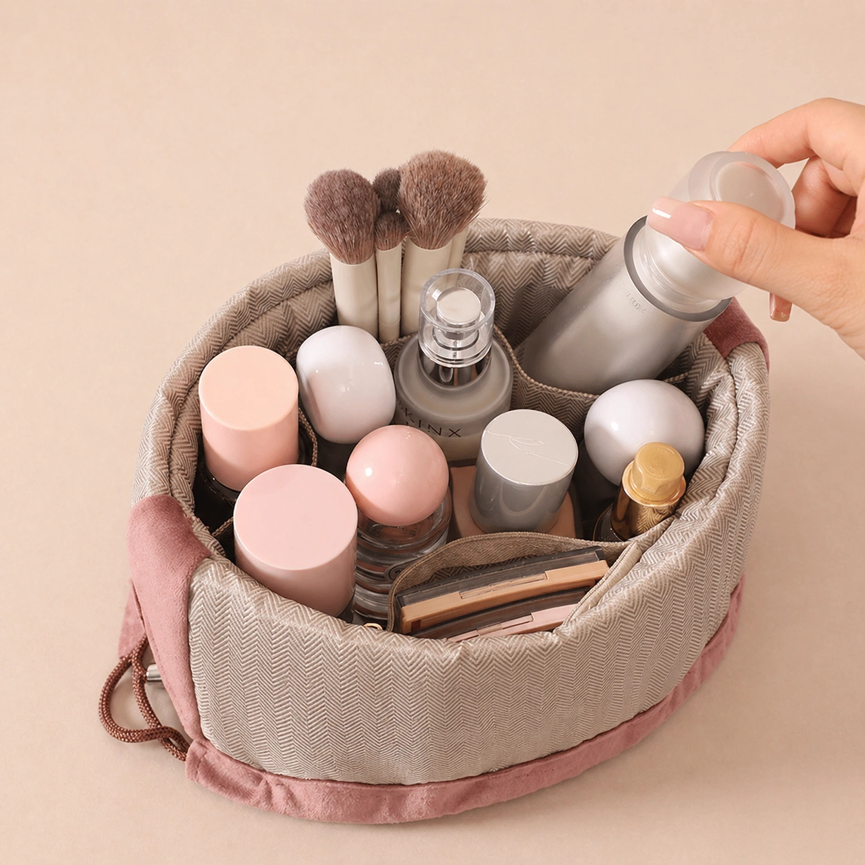 This Dutch Velvet Women Drawstring Storage Bag is made from soft Dutch velvet, designed for organizing cosmetics, skincare products, and daily essentials....